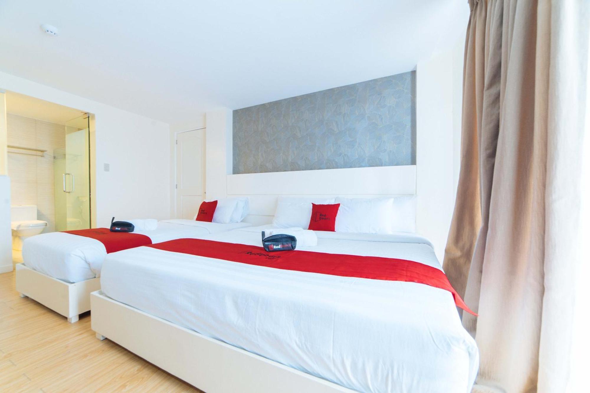 Reddoorz Plus At Hotel Metro Калибо Екстериор снимка