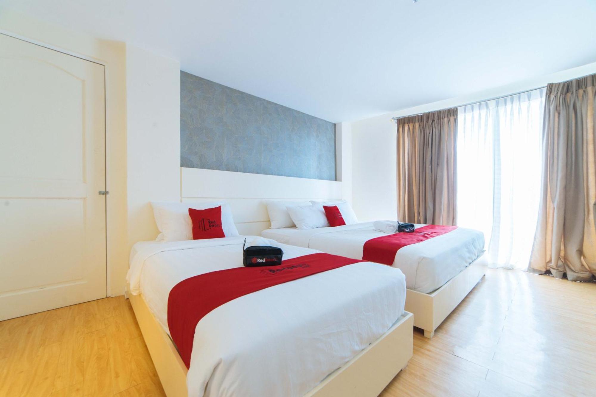 Reddoorz Plus At Hotel Metro Калибо Екстериор снимка