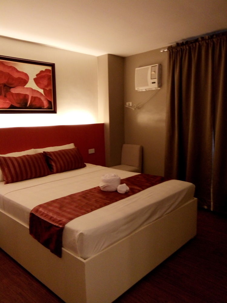 Reddoorz Plus At Hotel Metro Калибо Екстериор снимка