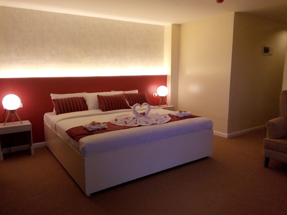 Reddoorz Plus At Hotel Metro Калибо Екстериор снимка