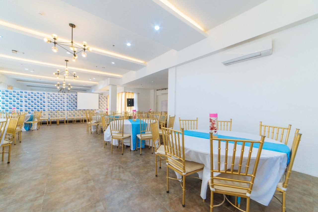 Reddoorz Plus At Hotel Metro Калибо Екстериор снимка
