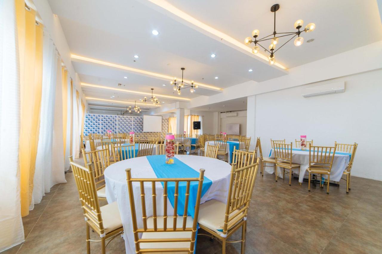 Reddoorz Plus At Hotel Metro Калибо Екстериор снимка