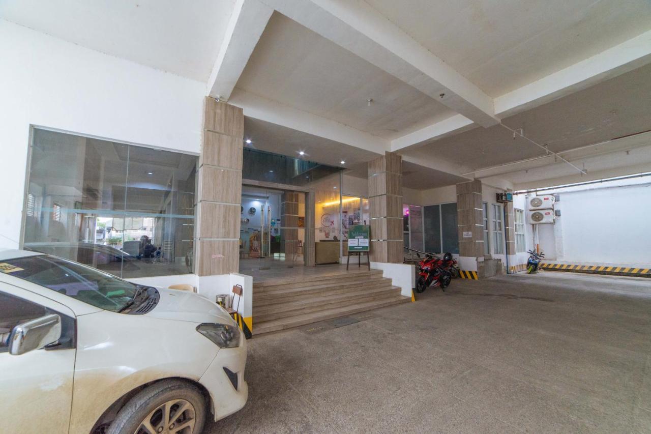 Reddoorz Plus At Hotel Metro Калибо Екстериор снимка
