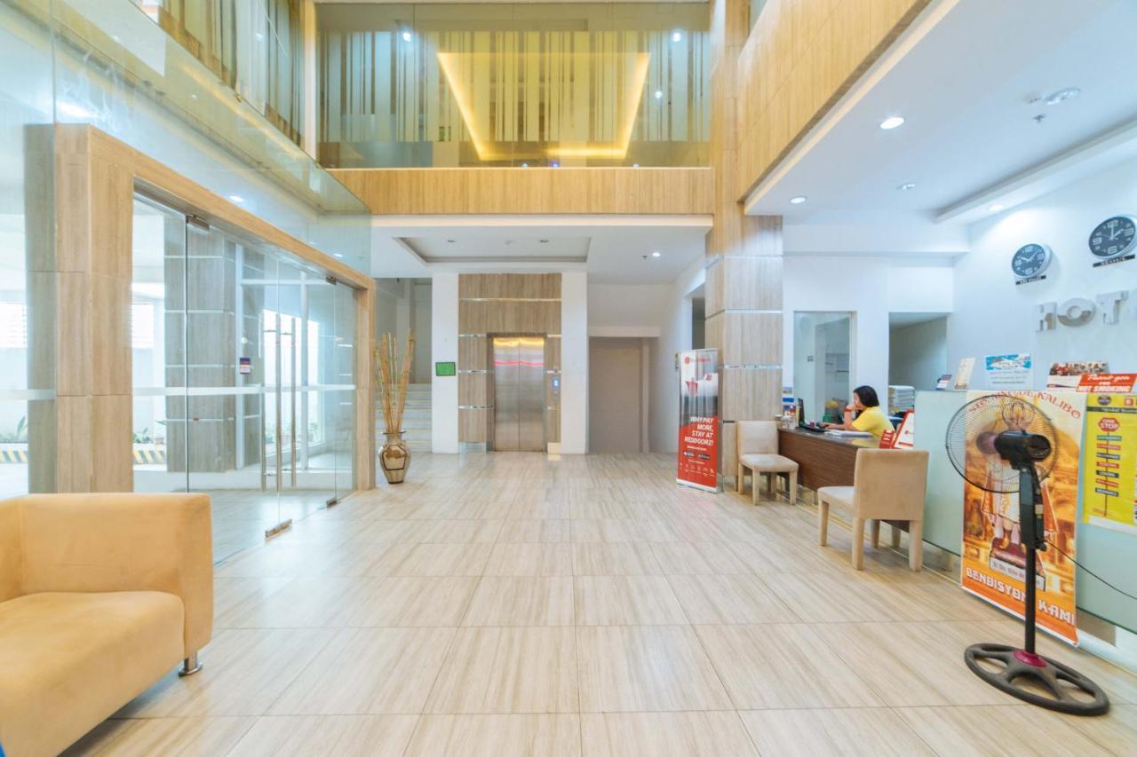 Reddoorz Plus At Hotel Metro Калибо Екстериор снимка