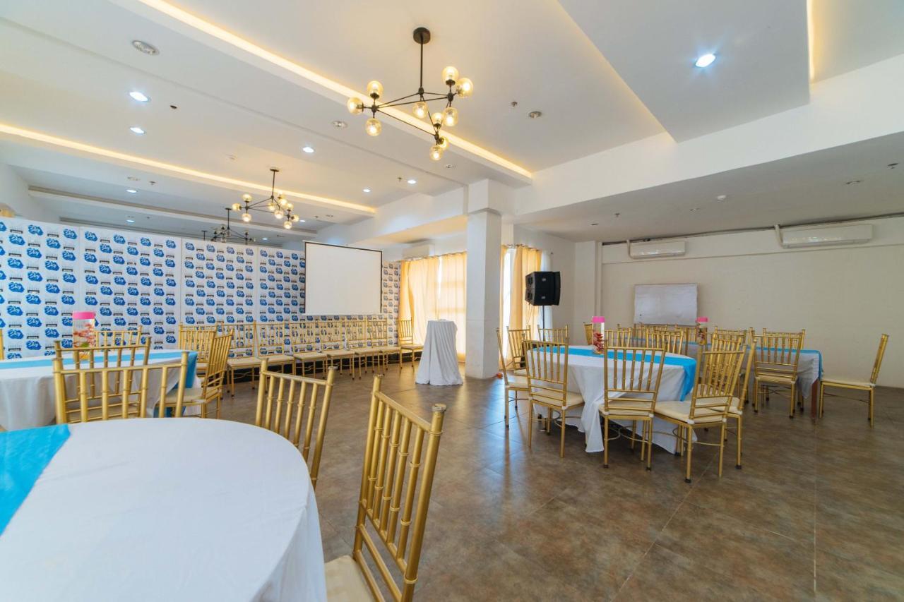 Reddoorz Plus At Hotel Metro Калибо Екстериор снимка